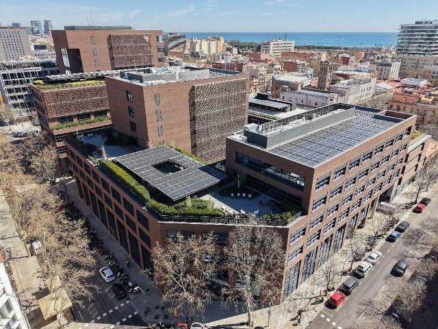 Oficina en alquiler en calle De Llull, Barcelona, de 625 m² por 15.000