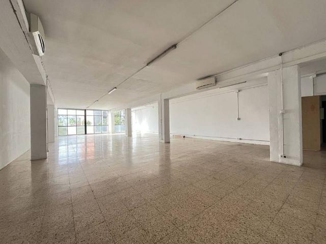 Oficina en alquiler en calle De Llull, Barcelona, de 210 m² por 1.990