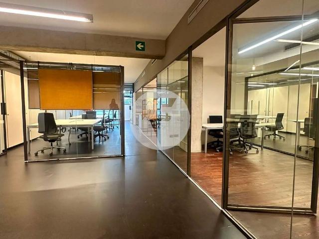 Oficina en alquiler en calle De Llull, Barcelona, de 320 m² por 2.900