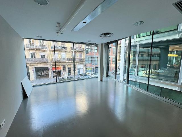 Oficina en alquiler en calle De Pujades, Barcelona, de 154 m² por 2.150