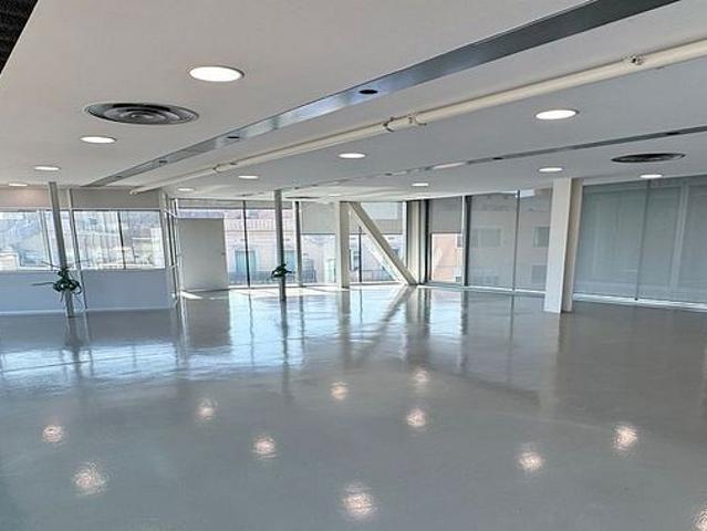 Oficina en alquiler en calle De Pujades, Barcelona, de 168 m² por 2.800