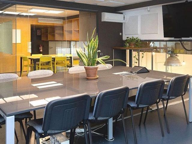 Oficina en alquiler en calle De Pujades, Barcelona, de 500 m² por 15.500
