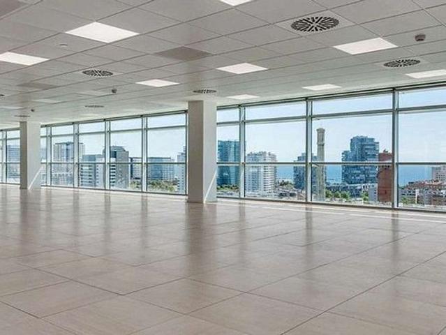 Oficina en alquiler en calle De Pujades, Barcelona, de 702 m² por 10.530
