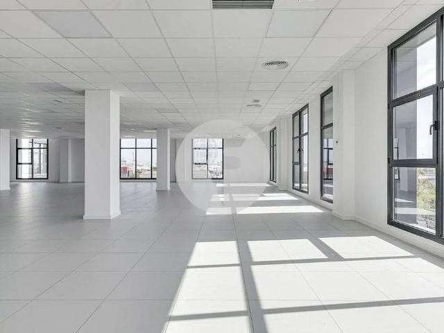 Oficina en alquiler en calle De Pablo Iglesias, Hospitalet de Llobregat, L´, de 392 m² por 4.704
