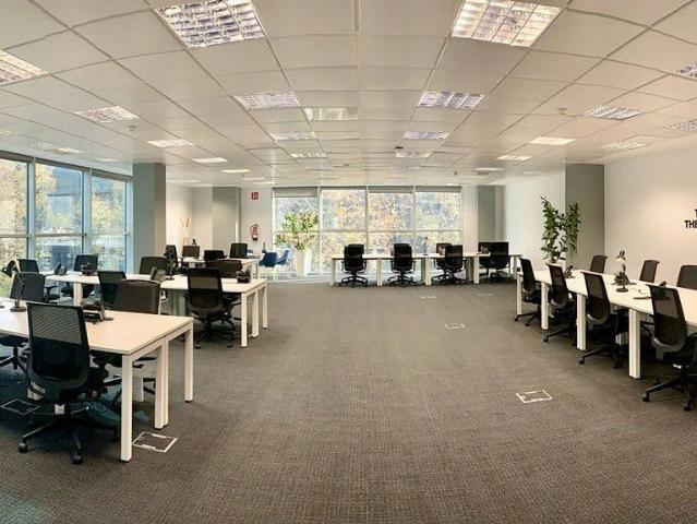 Oficina en alquiler en calle De Pallars, Barcelona, de 150 m² por 15.355