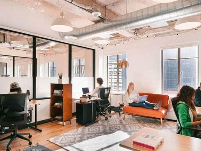 Oficina en alquiler en calle De Pallars, Barcelona, de 150 m² por 21.800