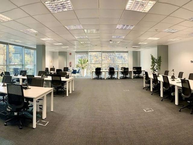 Oficina en alquiler en calle De Pallars, Barcelona, de 170 m² por 11.267