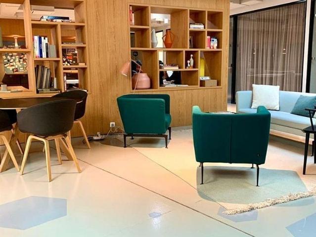 Oficina en alquiler en calle De Pallars, Barcelona, de 170 m² por 16.351