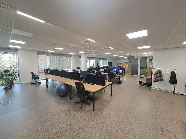 Oficina en alquiler en calle De Pallars, Barcelona, de 310 m² por 4.950