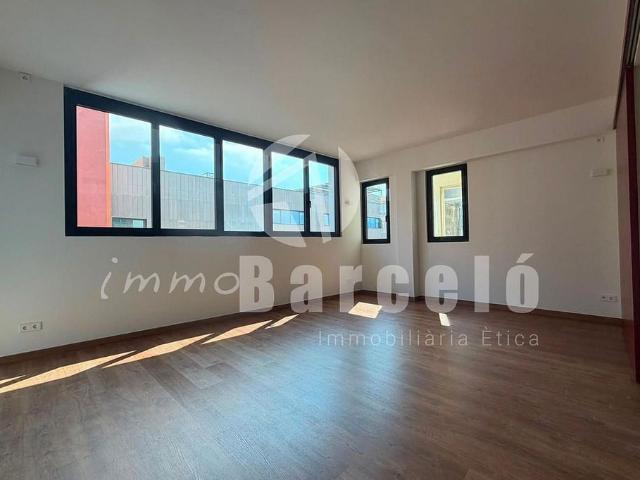 Oficina en alquiler en calle De Pallars, Barcelona, de 50 m² por 1.150