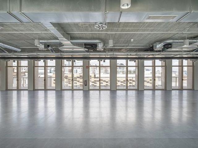Oficina en alquiler en calle De Pallars, Barcelona, de 673 m² por 17.498