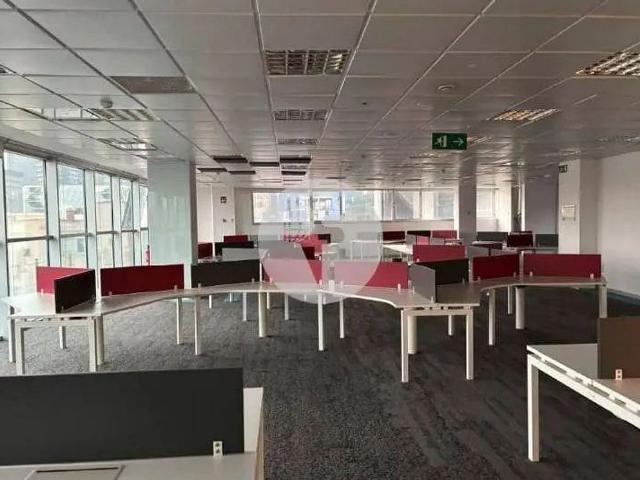 Oficina en alquiler en calle De Pallars, Barcelona, de 755 m² por 15.100