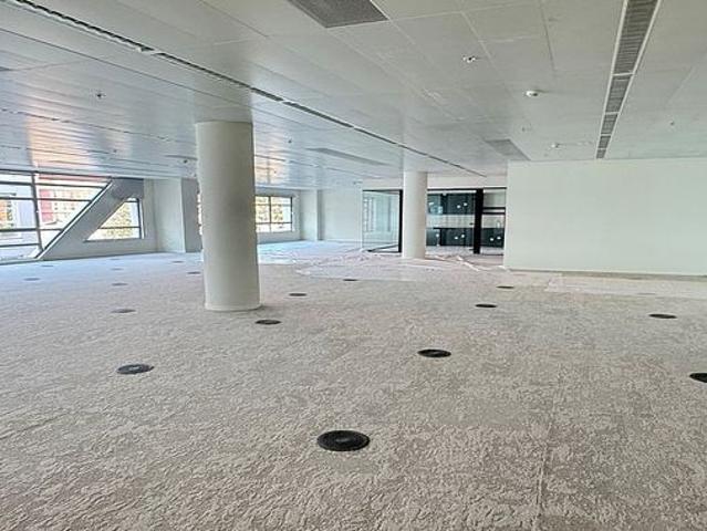 Oficina en alquiler en calle De Pamplona, Barcelona, de 368 m² por 5.888