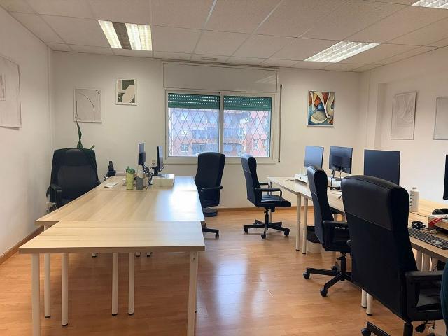 Oficina en alquiler en calle De París, Barcelona, de 64 m² por 920
