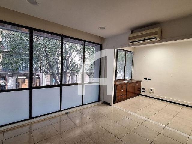 Oficina en alquiler en calle De Pau Claris, Barcelona, de 193 m² por 2.100
