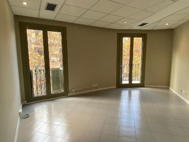 Oficina en alquiler en calle De Pau Claris, Barcelona, de 228 m² por 3.700