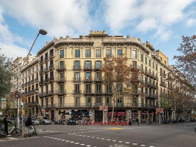 Oficina en alquiler en calle De Pau Claris, Barcelona, de 380 m² por 1.150