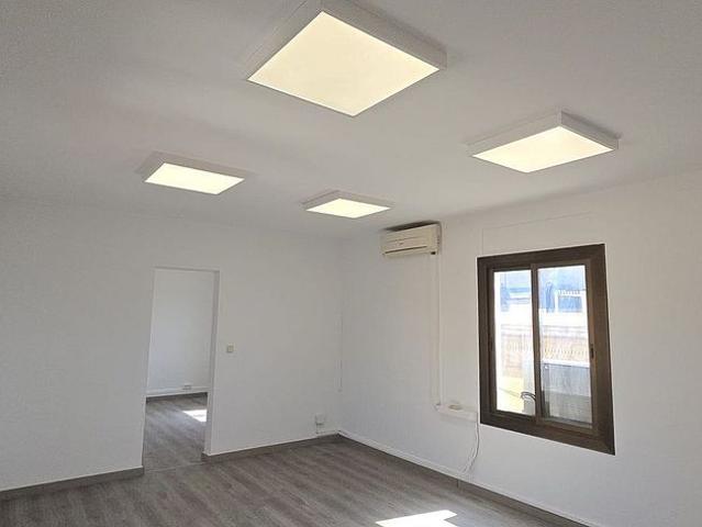 Oficina en alquiler en calle De Pelai, Barcelona, de 40 m² por 750