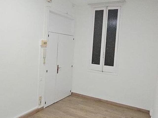 Oficina en alquiler en calle De Pelai, Barcelona, de 11 m² por 325