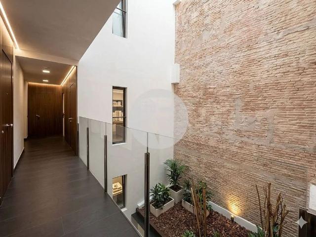 Oficina en alquiler en calle De Pelai, Barcelona, de 207 m² por 3.323