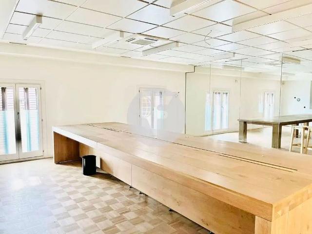 Oficina en alquiler en calle De Pelai, Barcelona, de 207 m² por 3.323