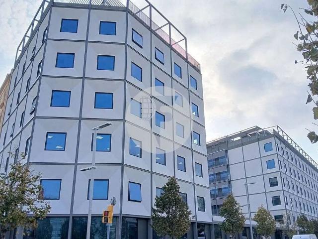 Oficina en alquiler en calle De Pere IV, Barcelona, de 324 m² por 6.166