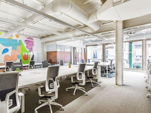 Oficina en alquiler en calle De Pere IV, Barcelona, de 401 m² por 23.725
