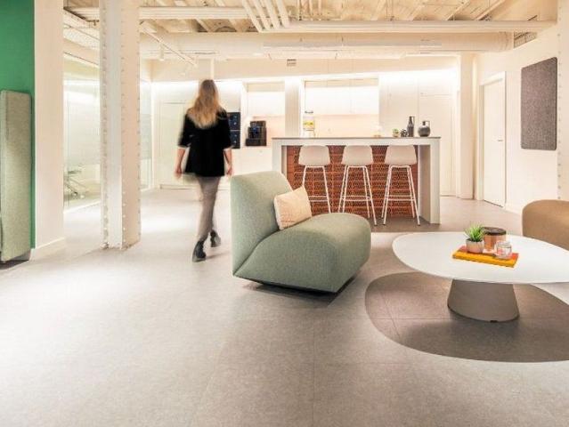 Oficina en alquiler en calle De Pere IV, Barcelona, de 70 m² por 9.000