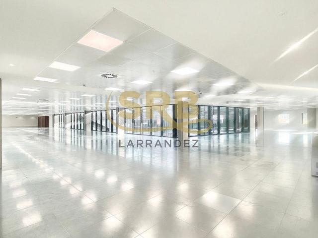 Oficina en alquiler en calle De Pere IV, Barcelona, de 901 m² por 17.119