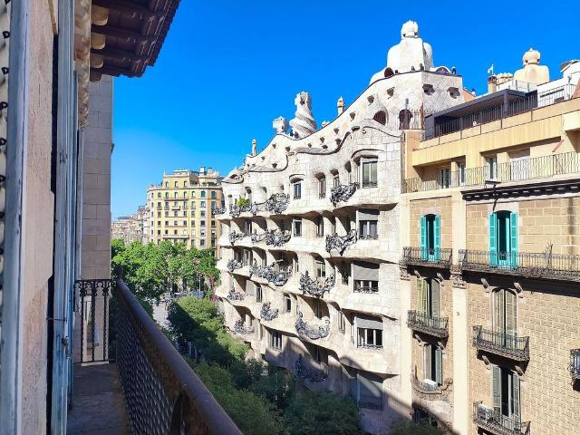 Oficina en alquiler en calle De Provença, Barcelona, de 140 m² por 2.500