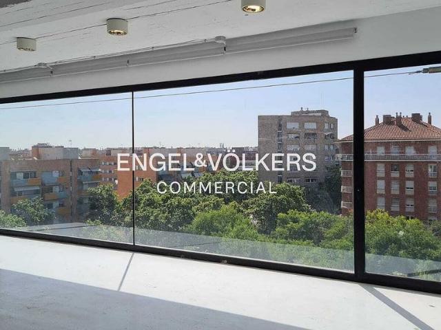 Oficina en alquiler en calle De Ramon Turró, Barcelona, de 844 m² por 13.010
