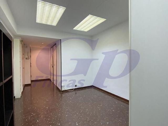 Oficina en alquiler en calle De Rocafort, Barcelona, de 40 m² por 550