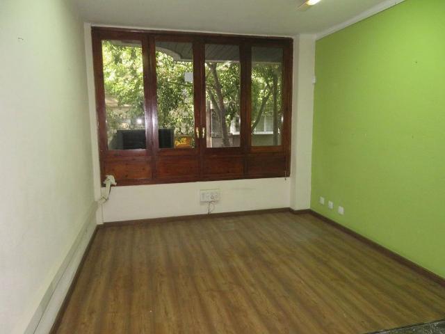 Oficina en alquiler en calle De Rocafort, Barcelona, de 49 m² por 795