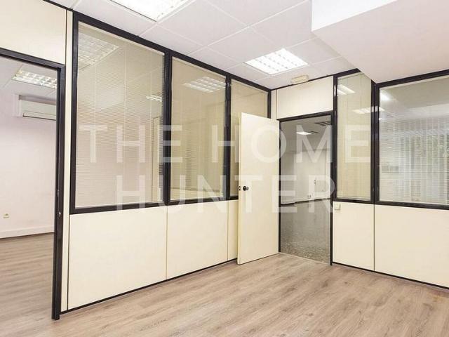 Oficina en alquiler en calle De Rocafort, Barcelona, de 105 m² por 1.251