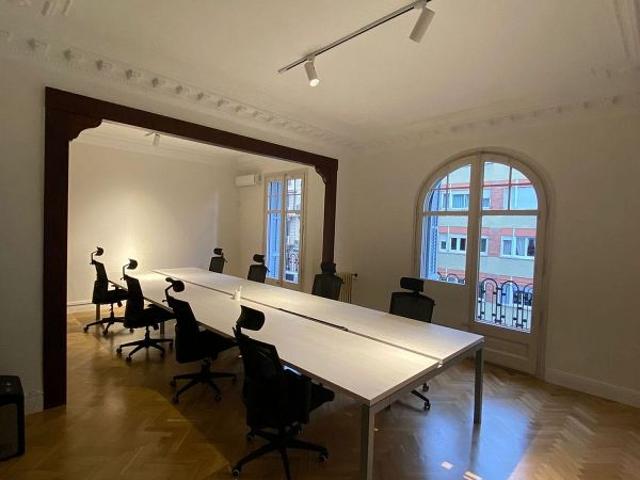 Oficina en alquiler en calle De Roger de Llúria, Barcelona, de 60 m² por 1.400