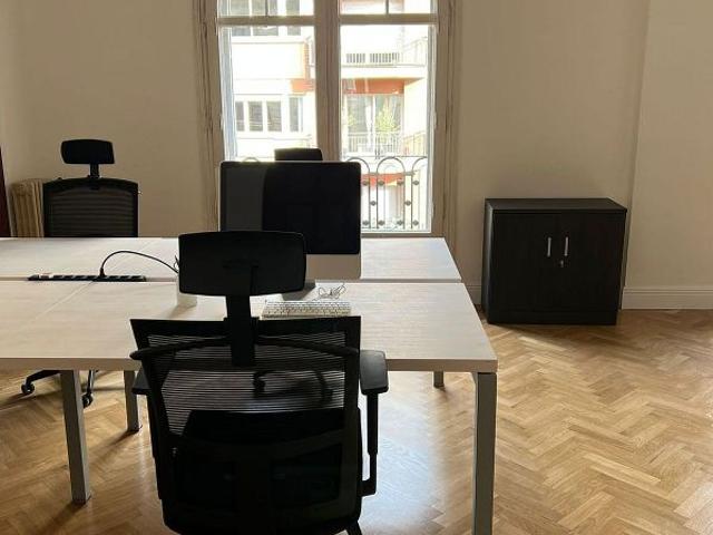 Oficina en alquiler en calle De Roger de Llúria, Barcelona, de 60 m² por 1.400