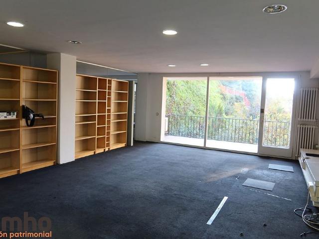 Oficina en alquiler en calle De Roma, Barcelona, de 100 m² por 1.100