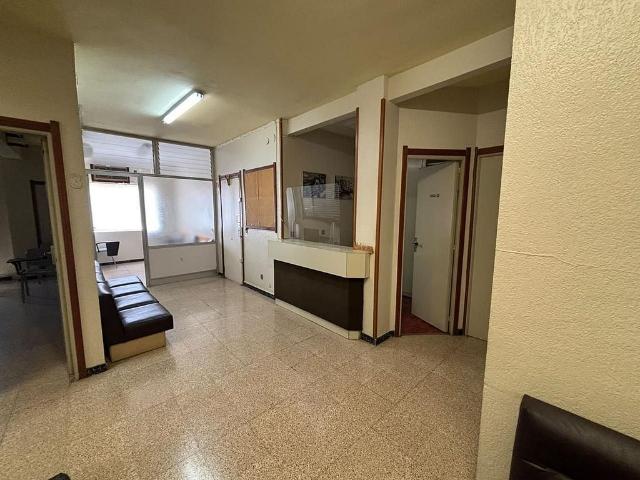 Oficina en alquiler en calle De Sant Antoni, Sabadell, de 115 m² por 1.122