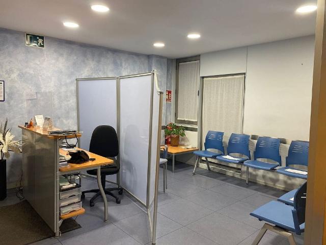 Oficina en alquiler en calle De Sant Ildefons, Tortosa, de 80 m² por 350