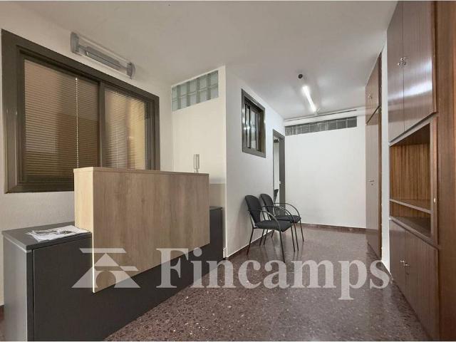 Oficina en alquiler en calle De Sant Joan, Sabadell, de 60 m² por 590