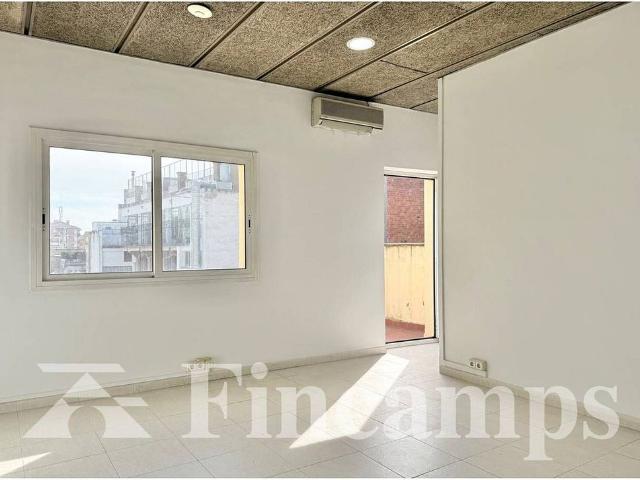 Oficina en alquiler en calle De Sant Joan, Sabadell, de 34 m² por 475