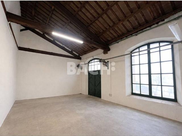 Oficina en alquiler en calle De Sant Jordi, Vic, de 30 m² por 325