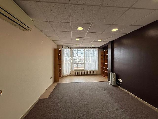 Oficina en alquiler en calle De Santa Eugènia, Girona, de 85 m² por 650