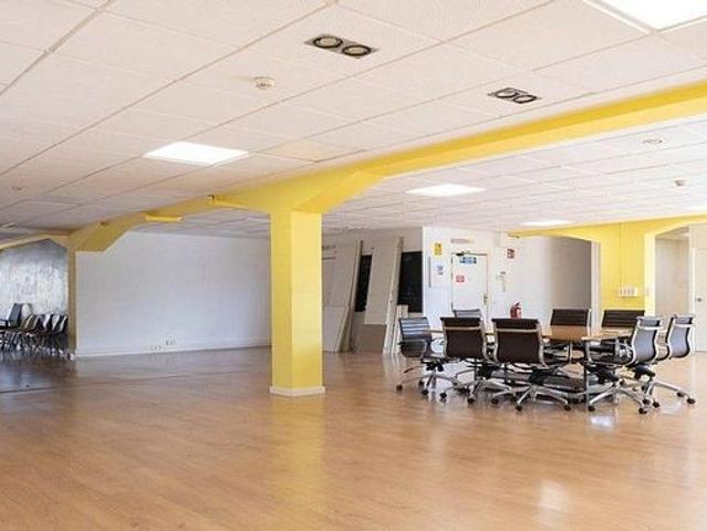 Oficina en alquiler en calle De Sepúlveda, Barcelona, de 245 m² por 3.229