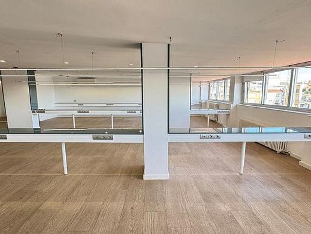 Oficina en alquiler en calle De Tuset, Barcelona, de 230 m² por 5.200