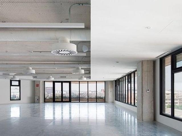 Oficina en alquiler en calle De Tànger, Barcelona, de 504 m² por 11.088