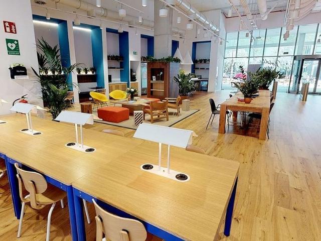 Oficina en alquiler en calle De Tànger, Barcelona, de 70 m² por 8.900