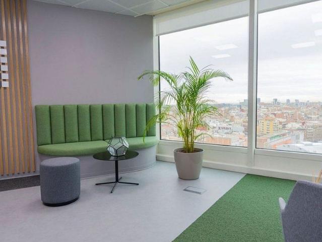 Oficina en alquiler en calle De Tarragona, Barcelona, de 100 m² por 11.490