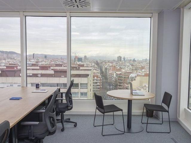 Oficina en alquiler en calle De Tarragona, Barcelona, de 300 m² por 29.990
