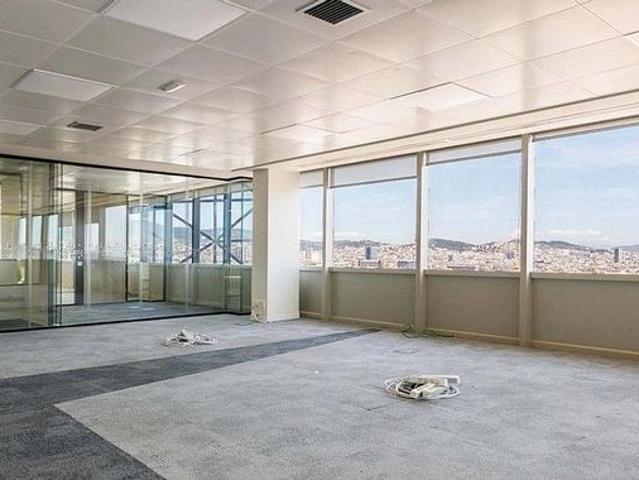 Oficina en alquiler en calle De Tarragona, Barcelona, de 550 m² por 13.200